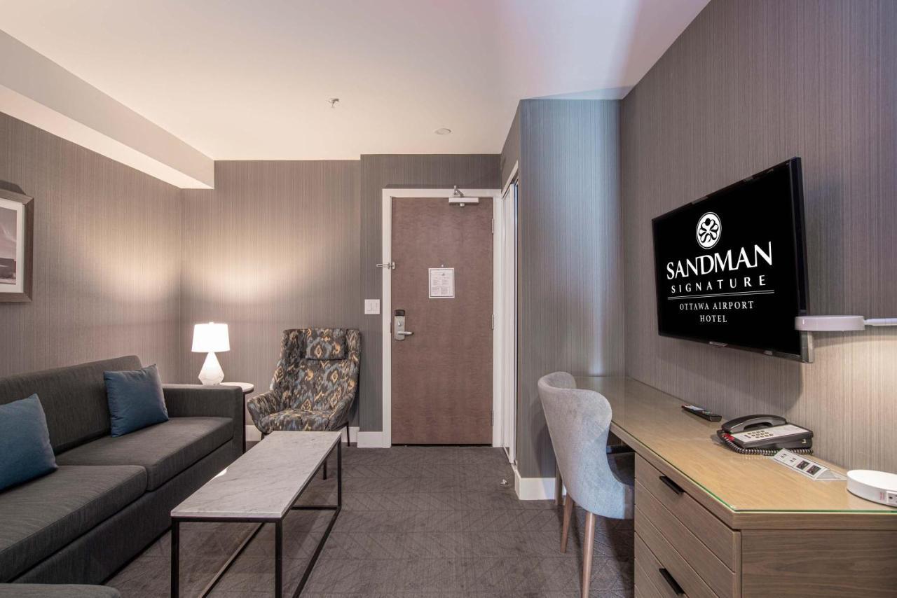 Sandman Signature Ottawa Airport Hotel Esterno foto