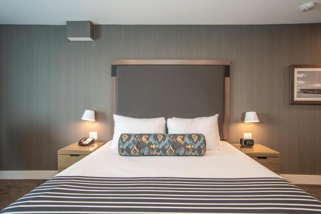 Sandman Signature Ottawa Airport Hotel Esterno foto