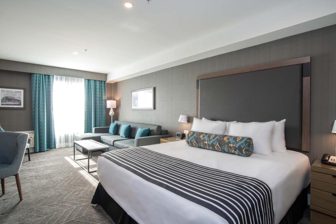Sandman Signature Ottawa Airport Hotel Esterno foto