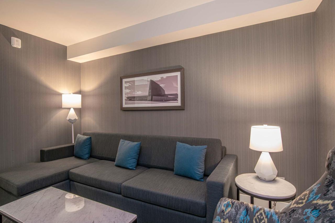 Sandman Signature Ottawa Airport Hotel Esterno foto